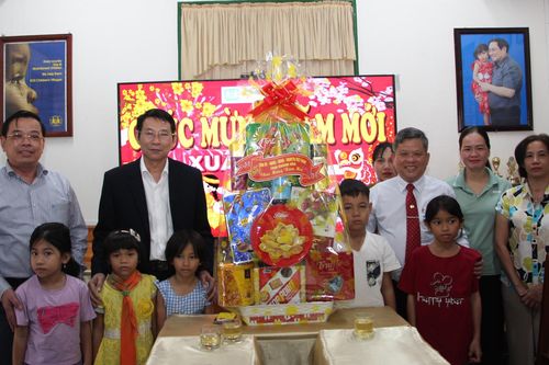 Phó Chủ tịch UBND tỉnh Đinh Văn Thiệu thăm, chúc Tết 2 cơ sở bảo trợ xã hội và Câu lạc bộ Hưu trí tỉnh