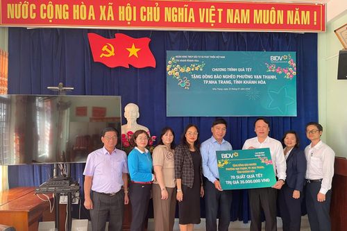 BIDV Khánh Hòa trao 200 suất quà cho người nghèo