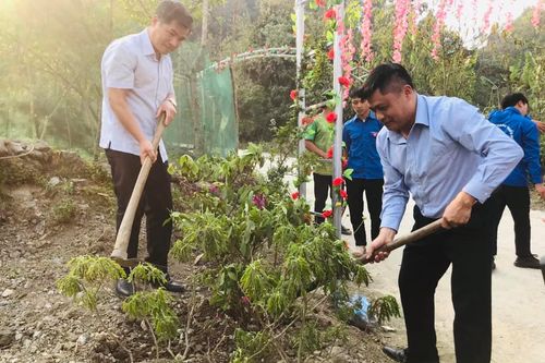 Nỗ lực cải thiện môi trường vùng cao dịp Tết nguyên đán