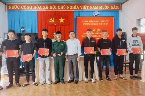 Đức Trọng tổ chức phát lệnh gọi công dân nhập ngũ năm 2025