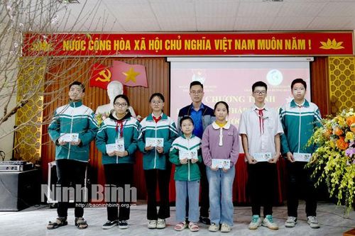 Chương trình đồng hành thắp sáng ước mơ vững bước tương lai