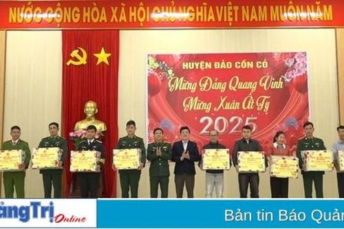 Thăm, chúc Tết cán bộ, quân và dân huyện đảo Cồn Cỏ