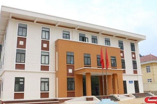 É Tòng nỗ lực phát triển kinh tế