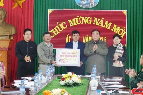 Đồng chí Phó Chủ tịch HĐND tỉnh thăm, chúc tết tại huyện Bắc Yên