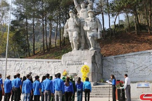 Dâng hương tưởng nhớ các Anh hùng liệt sĩ, Thanh niên xung phong tại Ngã ba Cò Nòi