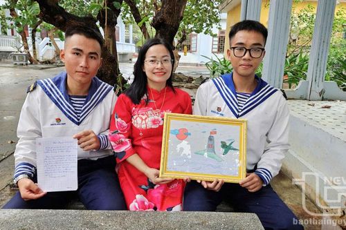 Yêu thương của thầy trò thành phố Thép gửi Trường Sa