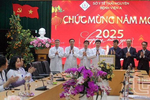 Lãnh đạo tỉnh thăm, chúc Tết tại Bệnh viện A Thái Nguyên