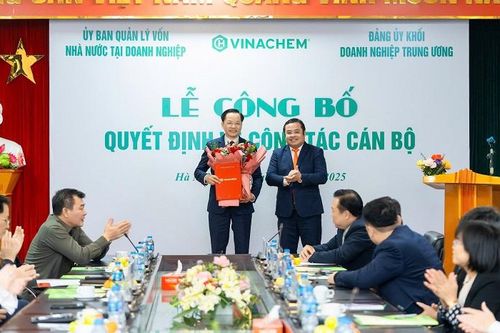 Trao quyết định Tổng giám đốc Vinachem cho ông Nguyễn Hữu Tú