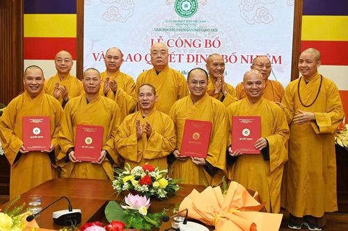 Hà Nội: Công bố và trao quyết định điều chỉnh, bổ sung 4 Phó Văn phòng I T.Ư GHPGVN