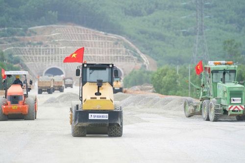 Đề nghị các nhà thầu phụ tại cao tốc Quảng Ngãi – Hoài Nhơn giải quyết dứt điểm công nợ