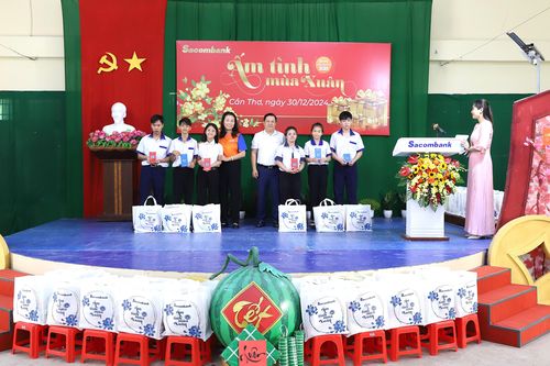 Sacombank mang 'Ấm tình mùa xuân' đến với các hoàn cảnh khó khăn dịp Xuân Ất Tỵ 2025