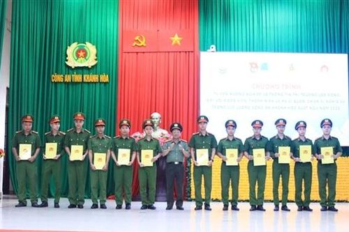 Tư vấn hướng nghiệp cho gần 200 chiến sĩ nghĩa vụ Công an tỉnh Khánh Hòa xuất ngũ