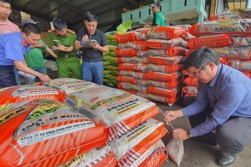 Cặp vợ chồng doanh nhân sản xuất hàng nghìn tấn phân bón giả