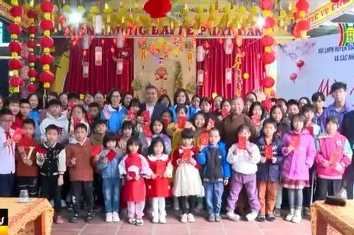 Mùa xuân yêu thương cùng mẹ đỡ đầu