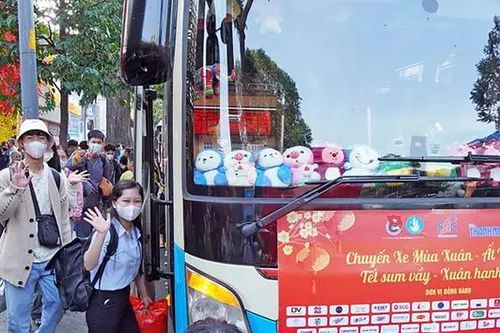 Chuyến xe 0 đồng đưa hơn 2.000 người về quê ăn Tết