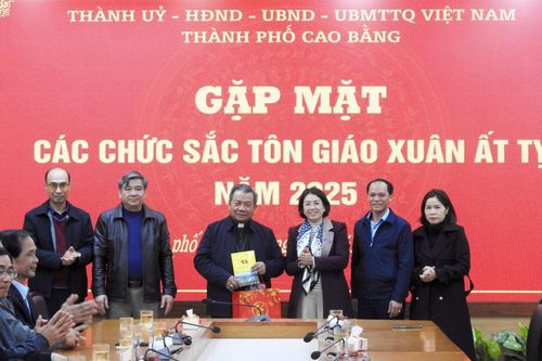 Thành phố gặp mặt đại diện chức sắc các tôn giáo nhân dịp Tết Nguyên đán