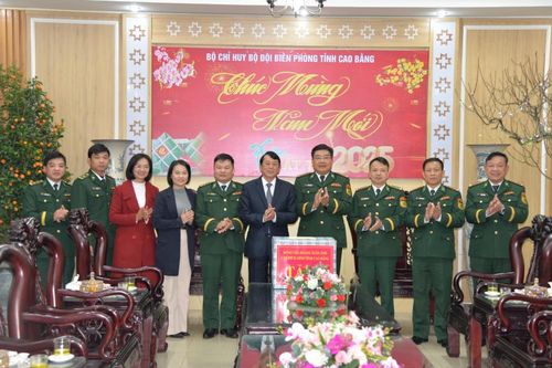 Chủ tịch UBND tỉnh Hoàng Xuân Ánh thăm, chúc Tết tại Bộ Chỉ huy Bộ đội Biên phòng tỉnh