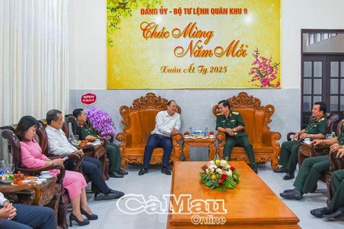 Tỉnh ủy Cà Mau thăm, chúc Tết Bộ Tư lệnh Quân khu 9