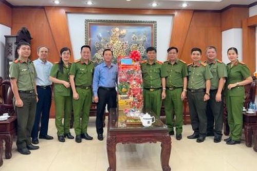 Lãnh đạo Công an TPHCM thăm, chúc Tết tại huyện Nhà Bè và Cần Giờ