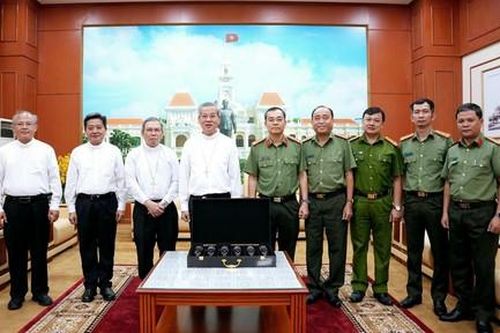 Nhiều tổ chức, cơ sở tôn giáo đến thăm, chúc Tết Công an TPHCM