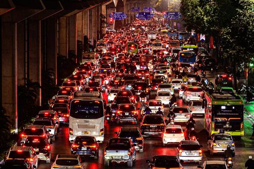 Đường phố Hà Nội ùn tắc từ sáng đến đêm dịp cận Tết Nguyên đán