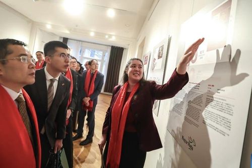 Hungary phát hành tem kỷ niệm Tết Nguyên đán 2025