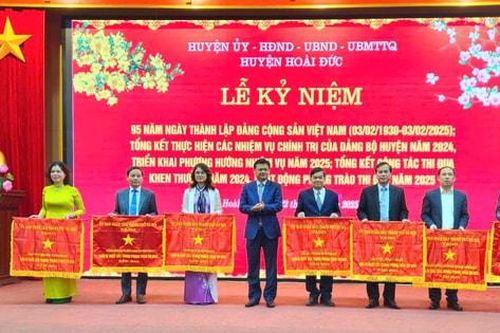 Hoài Đức: Nhiều tập thể, cá nhân được khen thưởng