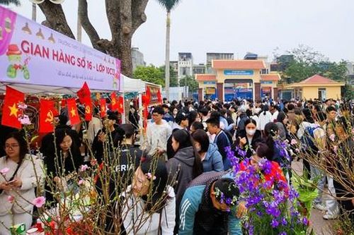 Thú vị những phiên chợ Tết của học sinh