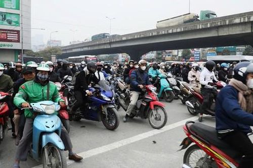 'Nghẹt thở' vì ùn tắc giao thông Hà Nội cận Tết