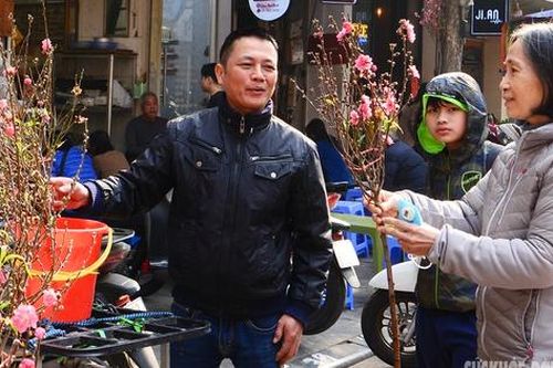 Không khí Tết ngập tràn chợ hoa Hàng Lược