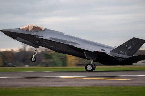 Tiêm kích F-35 Anh va chạm với chim