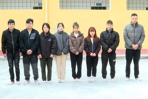 Bắt nhóm đối tượng lừa đảo mua bán đá quý giả