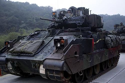 Xe chiến đấu bộ binh M2 Bradley trở thành cứu tinh của binh sĩ Ukraine