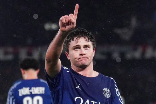 Sao trẻ PSG làm lu mờ hàng tiền vệ Man City