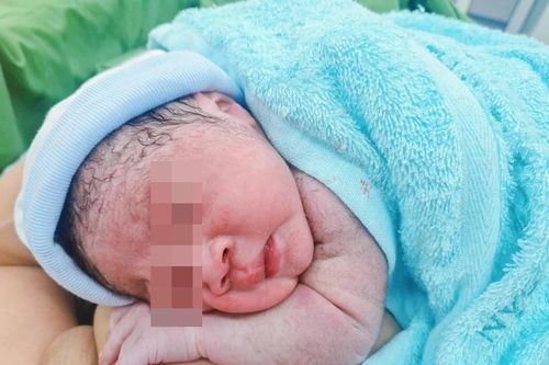 Xin mổ đẻ trước Tết để tránh sinh con năm Tỵ