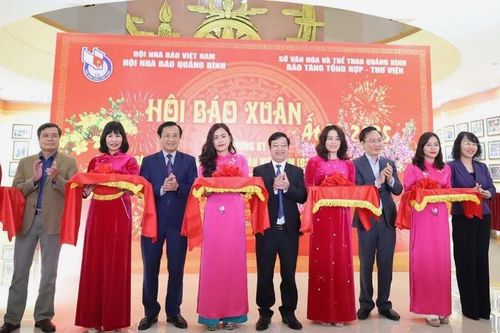 Quảng Bình: Hơn 300 ấn phẩm được trưng bày tại Hội báo Xuân Ất Tỵ 2025