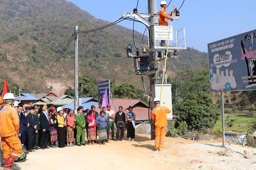 Đưa công trình cấp điện lưới quốc gia ở biên giới Việt-Lào vào sử dụng