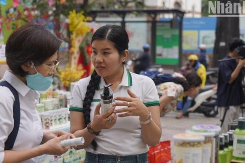 Phiên chợ 'Tết Xanh-Quà Việt' quy tụ hơn 1.000 sản phẩm nông nghiệp tiêu biểu