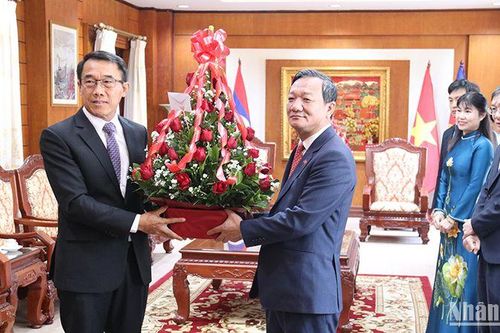Các ban, bộ, ngành của Lào chúc mừng 95 năm Ngày thành lập Đảng Cộng sản Việt Nam và Tết Ất Tỵ