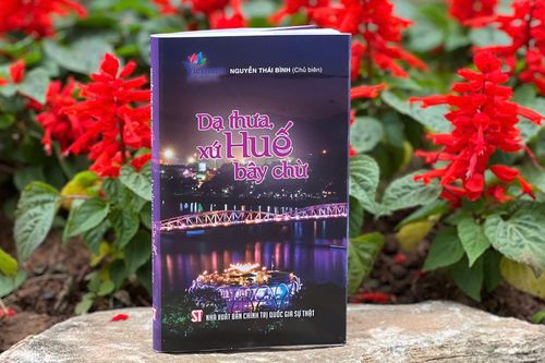Đong đầy tình xuân trong cuốn sách 'Dạ thưa, xứ Huế bây chừ'