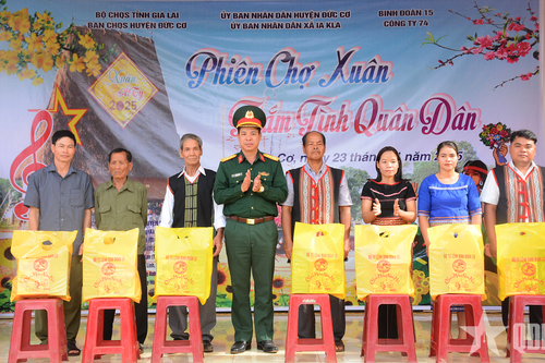 'Phiên chợ Xuân - Thắm tình quân dân' mang nhiều giá trị nhân văn sâu sắc