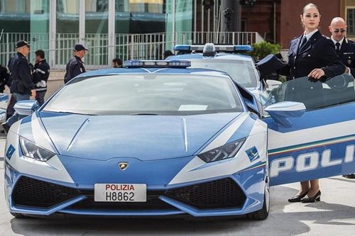 Ngắm dàn siêu xe Lamborghini 'đại chất' của cảnh sát Ý