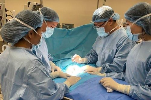 Uống nhầm nước tro tàu, bé 3 tuổi phải cắt toàn bộ thực quản