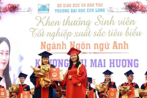 Trường ĐH Cửu Long trao bằng tốt nghiệp cho hơn 700 tân cử nhân, kỹ sư hệ từ xa