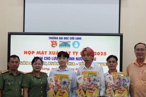 Lưu học sinh Trường ĐH Cửu Long hào hứng đón Tết Nguyên đán