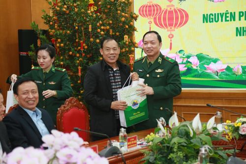 Cục Chính trị BĐBP tổ chức gặp mặt, chúc Tết các đồng chí nguyên lãnh đạo nhân dịp Tết Nguyên đán Ất Tỵ 2025