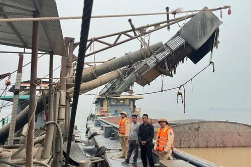 Hà Nội: Tạm giữ nhiều đối tượng và 2 phương tiện thủy khai thác cát trái phép