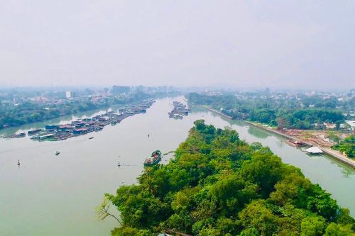 Lao nhịp dầm đầu tiên cầu Thống Nhất nối đôi bờ sông Đồng Nai