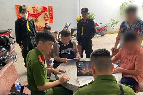 Bắt khẩn cấp 1 nghi can tổ chức 'tín dụng đen' lãi suất lên đến 360%/ năm