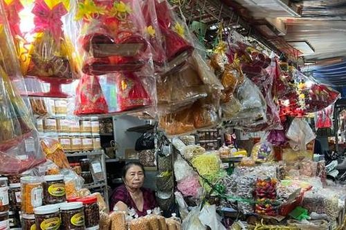 Tiểu thương rớm nước mắt 'chưa năm nào Tết lại ế ẩm thế này'